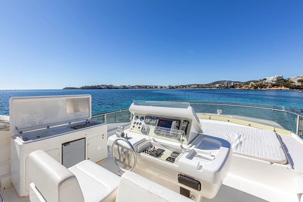 2005 FERRETTI YACHTS 731 